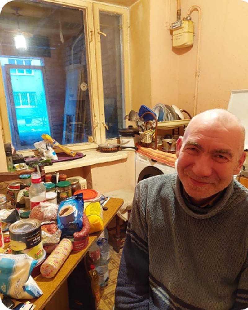 Передача допомоги малозабезпеченим родинам